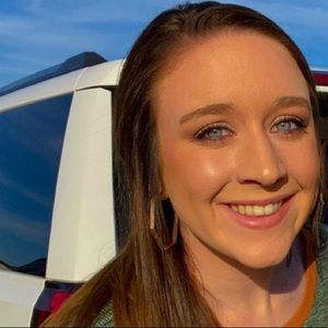 Meet your Posher, Emilee